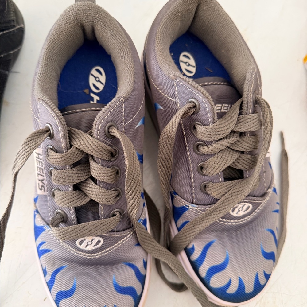 Heelys Kids Sneakers in Gray with Blue Flames